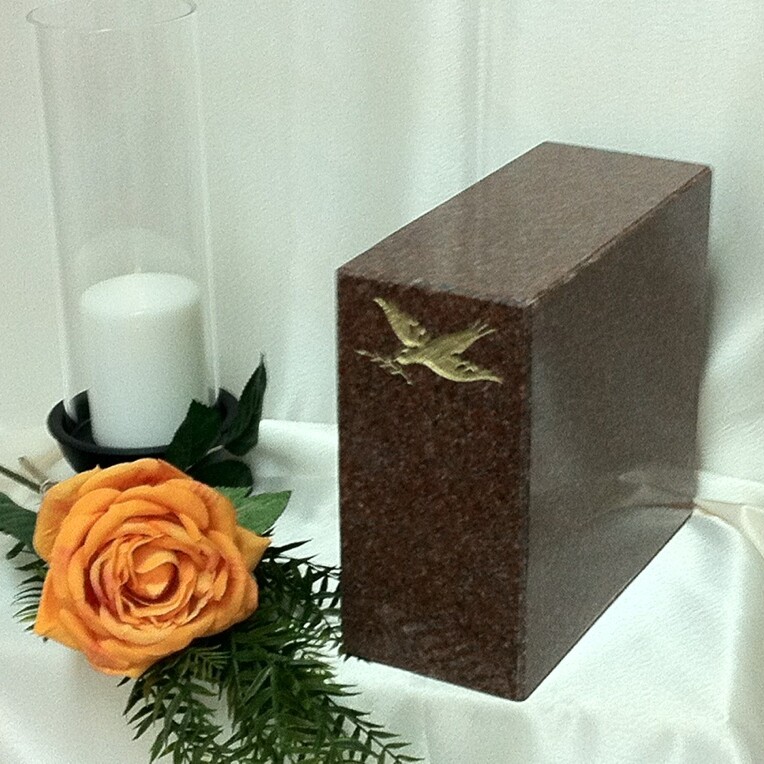 Urne rouge avec colombe